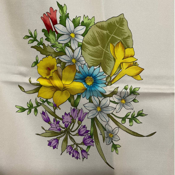 Gucci 100% Silk Floral Print Scarf - Picture 10 of 16